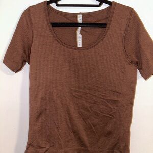 Lululemon Ebb to Street T Shirt NWOT size 12 brown Java